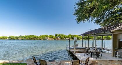 Bonnie Brae-Lakefront Getaway w/Jet Ski & Boat Lift