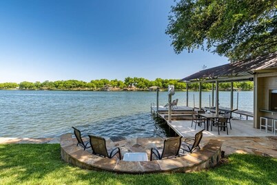 Bonnie Brae-Lakefront Getaway w/Jet Ski & Boat Lift