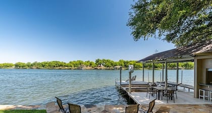 Bonnie Brae-Lakefront Getaway w/Jet Ski & Boat Lift