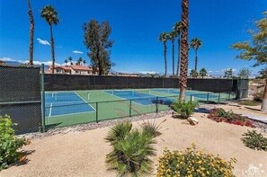 Sport court - Palm Royale Condo with Swimming Pool, tennis and Golf course Access  (La Quinta)