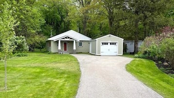 House, 3 Bedrooms | Property grounds