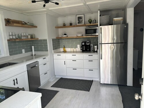 Sweet Mary 2 Bedroom Home by RedAwning