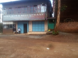 Free self parking - Apex Guest Rooms (Juja)