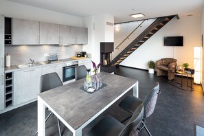 Refrigerador, horno, parrilla de estufa y lavavajillas 