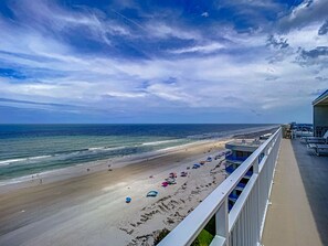 On the beach - Penthouse Condo with wrap around views of the ocean - SR802 (New Smyrna Beach)