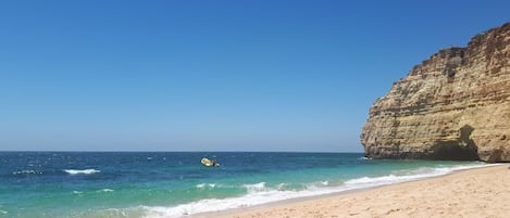 靠近海滩
