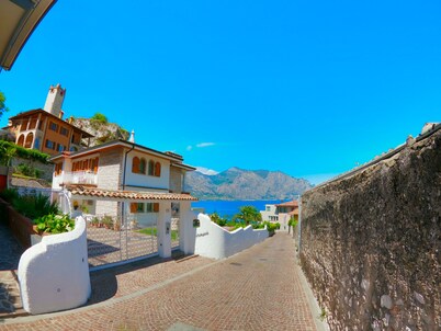 Residence La Madrugada holiday apartments in Malcesine