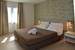 3 habitaciones, tabla de planchar con plancha, cuna de viaje y wifi 