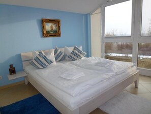 2 Schlafzimmer, Bügeleisen/Bügelbrett