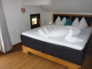 Individually decorated, individually furnished, iron/ironing board - Sportpension Penhab (Saalbach-Hinterglemm)