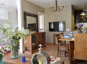 Dining - Cozy and Bright Apartment 50m from the beach (Lloret de Mar)