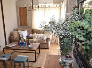 TV - Cozy and Bright Apartment 50m from the beach (Lloret de Mar)