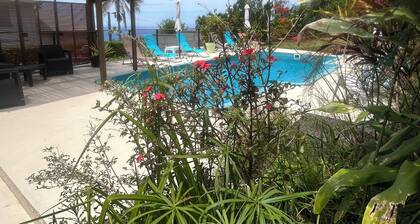 La case vétyver avec piscine chauffée