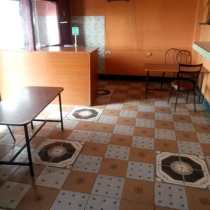 بار (في المنشاة)
