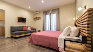 Deluxe Double Room, Garden View (G2)