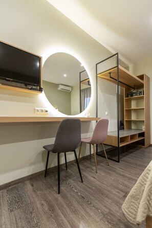 Family Room, Sea View (G7)