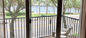 EXECUTIVE 1 BEDROOM SUITE w/WATERVIEW - Riverwalk Downtown Tampa