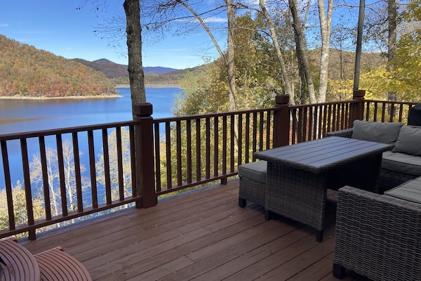 Enjoy year round beautiful views from 2 decks and most rooms at this log cabin!