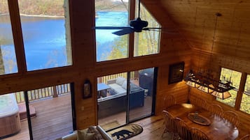 TV connectée, cheminée, lecteur de DVD