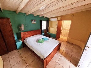 9 Schlafzimmer, Bügeleisen/Bügelbrett, WLAN