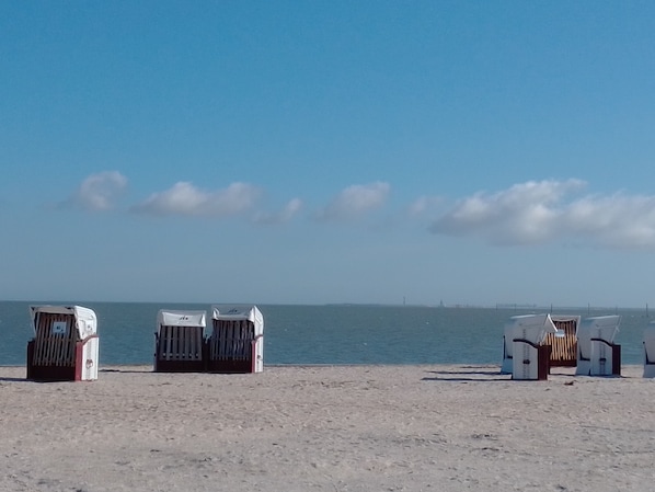 Beach nearby, sun-loungers - Cozy country house surrounded by beautiful North Sea beaches (Funnix)