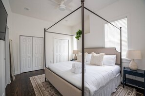 2 slaapkamers, een strijkplank/strijkijzer, internet