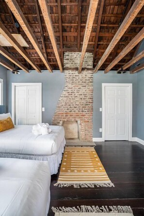 2 bedrooms, iron/ironing board, WiFi - The Lawrence Suite | Modern Charleston Gem (Charleston)