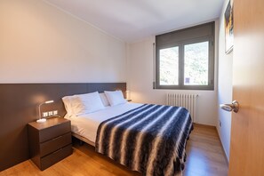 2 chambres, lit parapluie, Wi-Fi, draps fournis