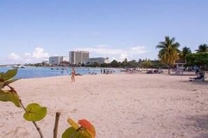 Beach - Emerald Corner @ Fisherman`s Point, Ocho Rios (Ocho Rios)