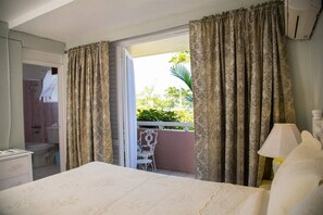 1 slaapkamer, een bureau, een strijkplank/strijkijzer, wifi