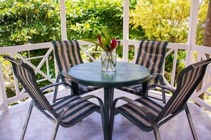 Outdoor dining - Sea Gazer @ Columbus Heights (Ocho Rios)