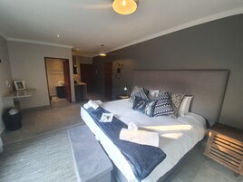 舒适客房, 1 间卧室, 无烟房 | 办公桌、笔记本电脑工作区、免费 WiFi、床单