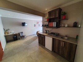 Habitación clásica, 1 cama doble | Escritorio, espacio para trabajar con un portátil, wifi gratis