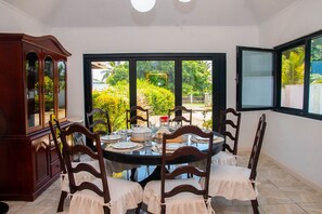 Dining - Sencillo Beach Access Villa in Mammee Bay Estate (Ocho Rios)