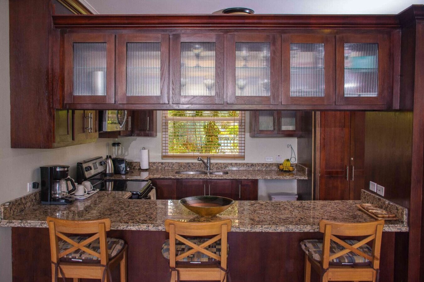 Coffee/tea maker, fridge, microwave, oven