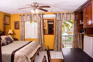 1 soverom, skrivebord, strykejern/-brett og wi-fi