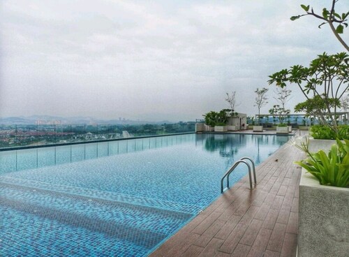 *BRAND NEW* EVO SUITES CAN SELF IN (WiFi)