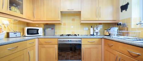 Frigorifero, microonde, forno, tostapane