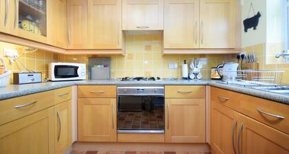 Orchard Mews is a lovely holiday cottage in the village of Barnham in West Sussex