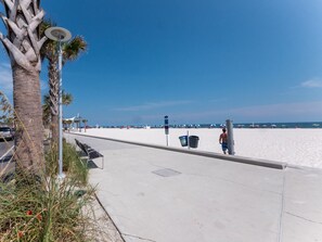 Beach nearby - Spacious New Construction Cottage (Gulf Shores)