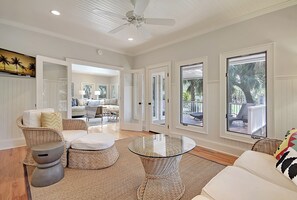 Smart TV, fireplace, video games, foosball - Perfectly situated in the heart of Kiawah (Kiawah Island)