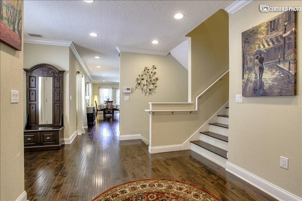 Key West style Tri-lvl 4br 3ba TownHome