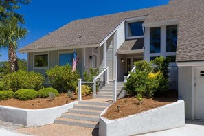 Exterior - Gorgeous Home With Pool & Golf Views Hilton Head (Hilton Head Island)