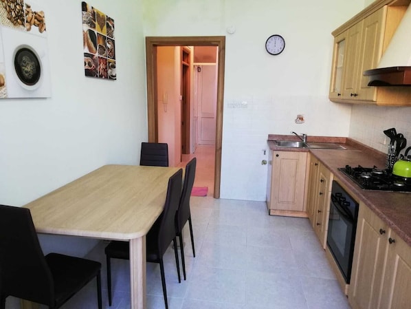 Apartment, 1 Bedroom | In-room dining