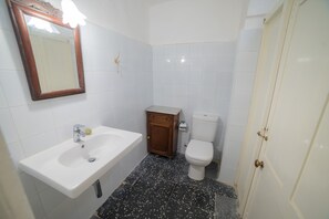 Appartement, 1 chambre | Salle de bain | Serviettes fournies