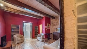Apartment, 1 Bedroom | Living room - JuF - Casa Rooms (Valletta)