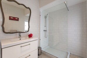 Apartment, 1 Bedroom | Bathroom