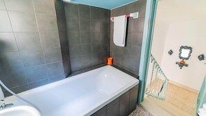Bathroom - KM - Casa Rooms (Floriana)