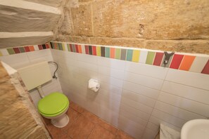 Apartment, 1 Bedroom | Bathroom | Towels, soap, shampoo