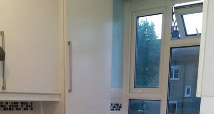 4 Bedroom maisonette only 2 minutes from Blackheath train station SE3 9LN